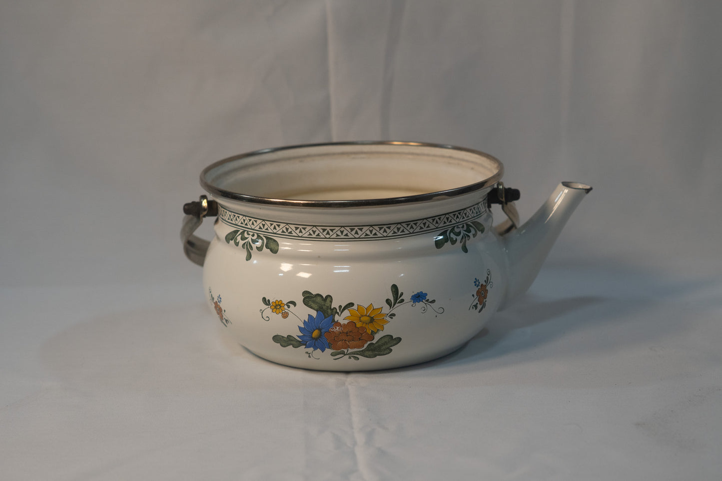 BEAUTIFUL Vintage Teapot with Flowers