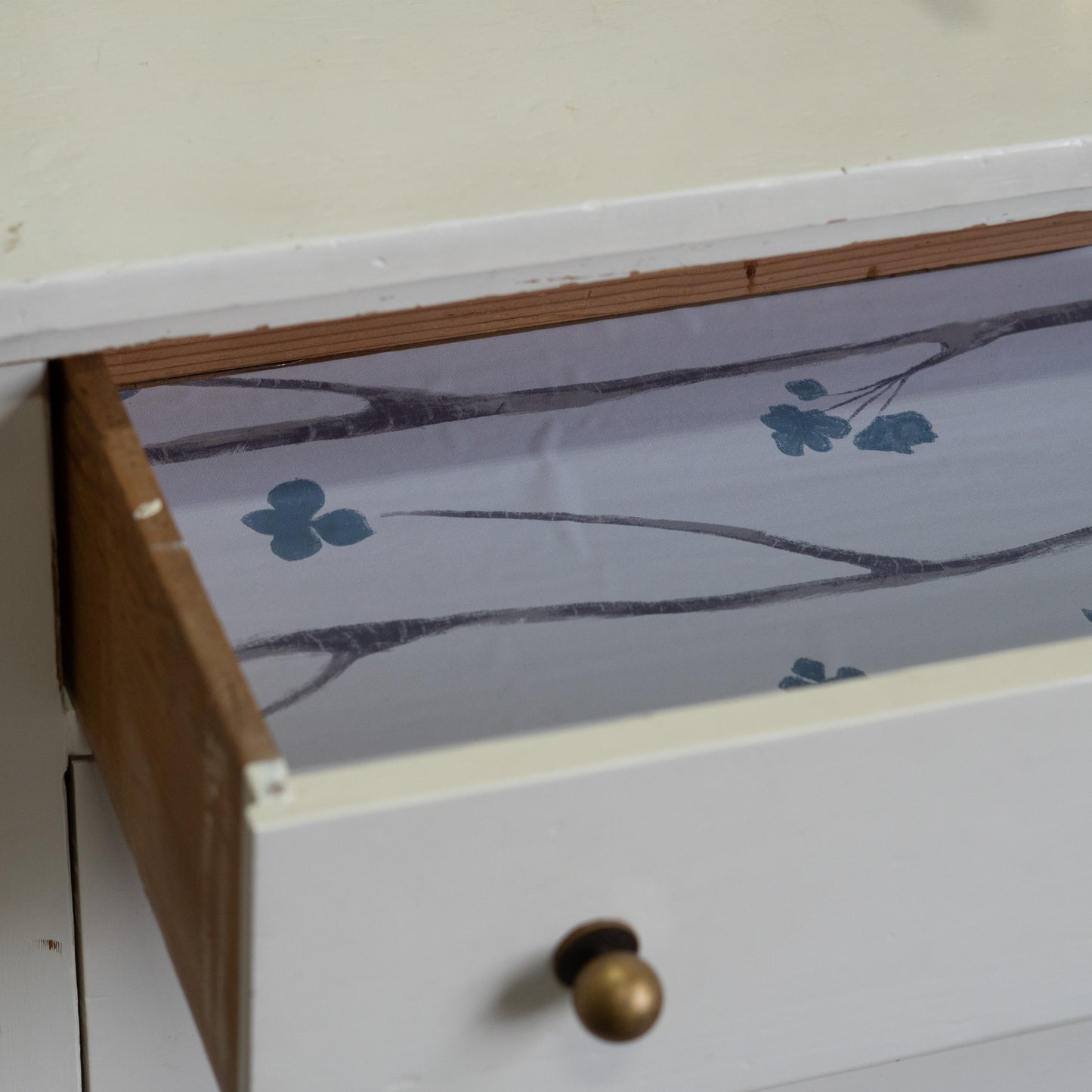 Antique Dresser with Mirror – Rustic Cottagecore