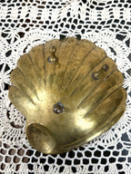 Vintage Brass Shell Trinket Dish, feet