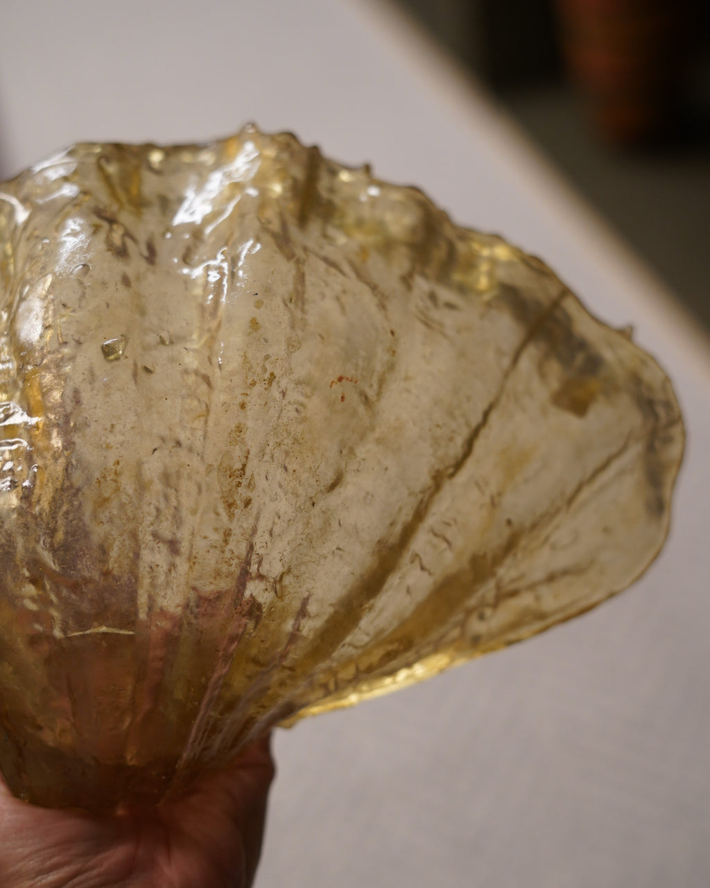Vintage Resin Clamshell Bowl, detail