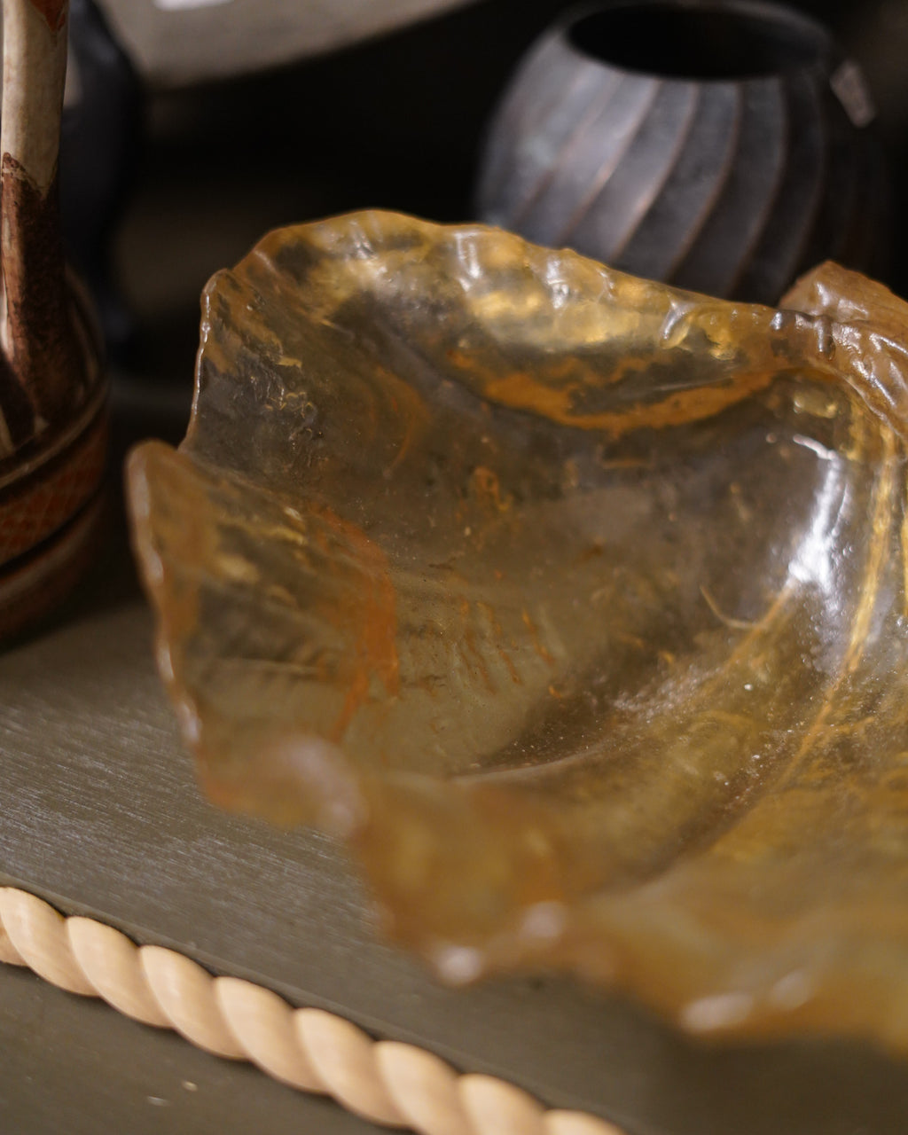 Vintage Resin Clamshell Bowl, close-up