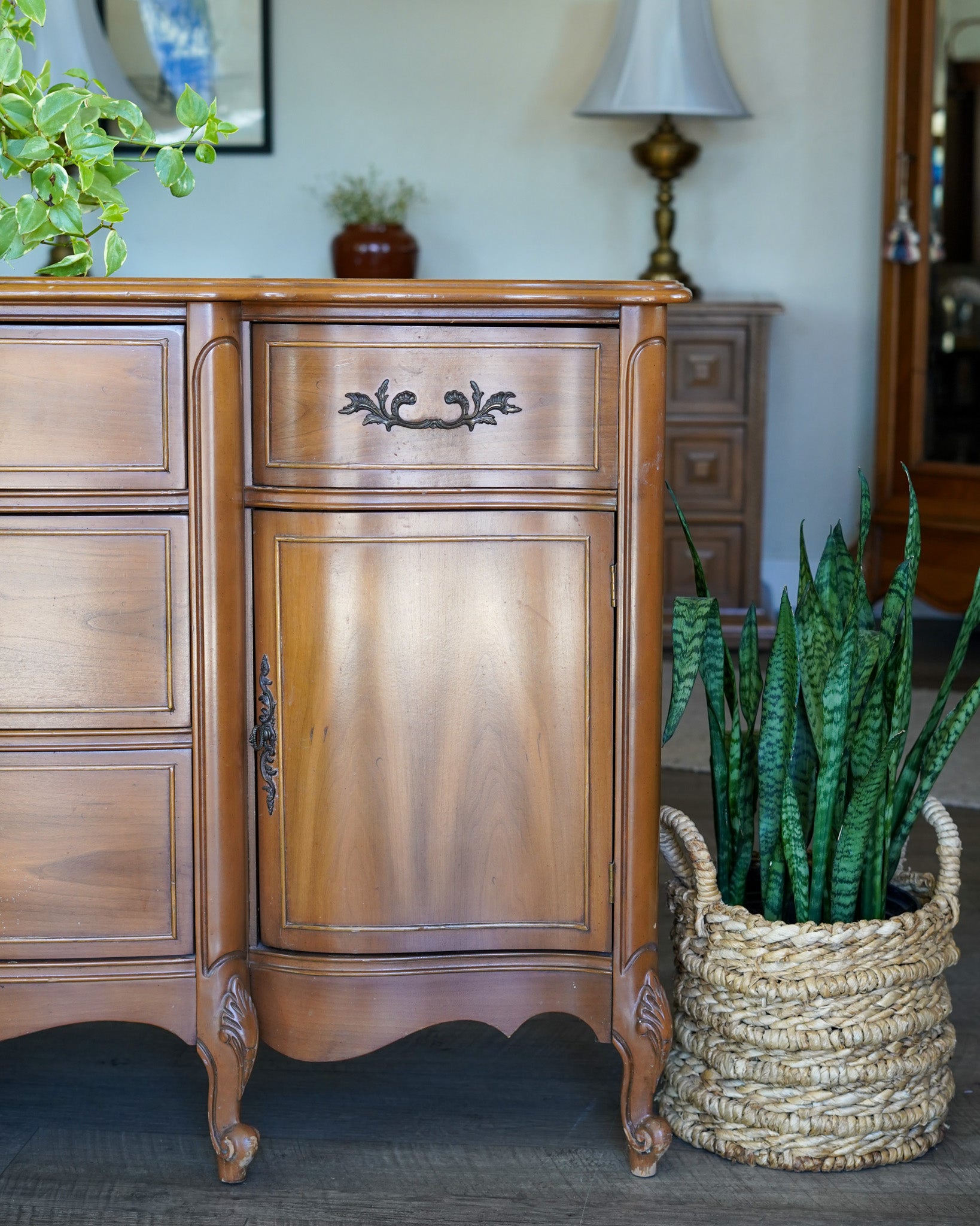 Dixie Buffet, French Provincial Style