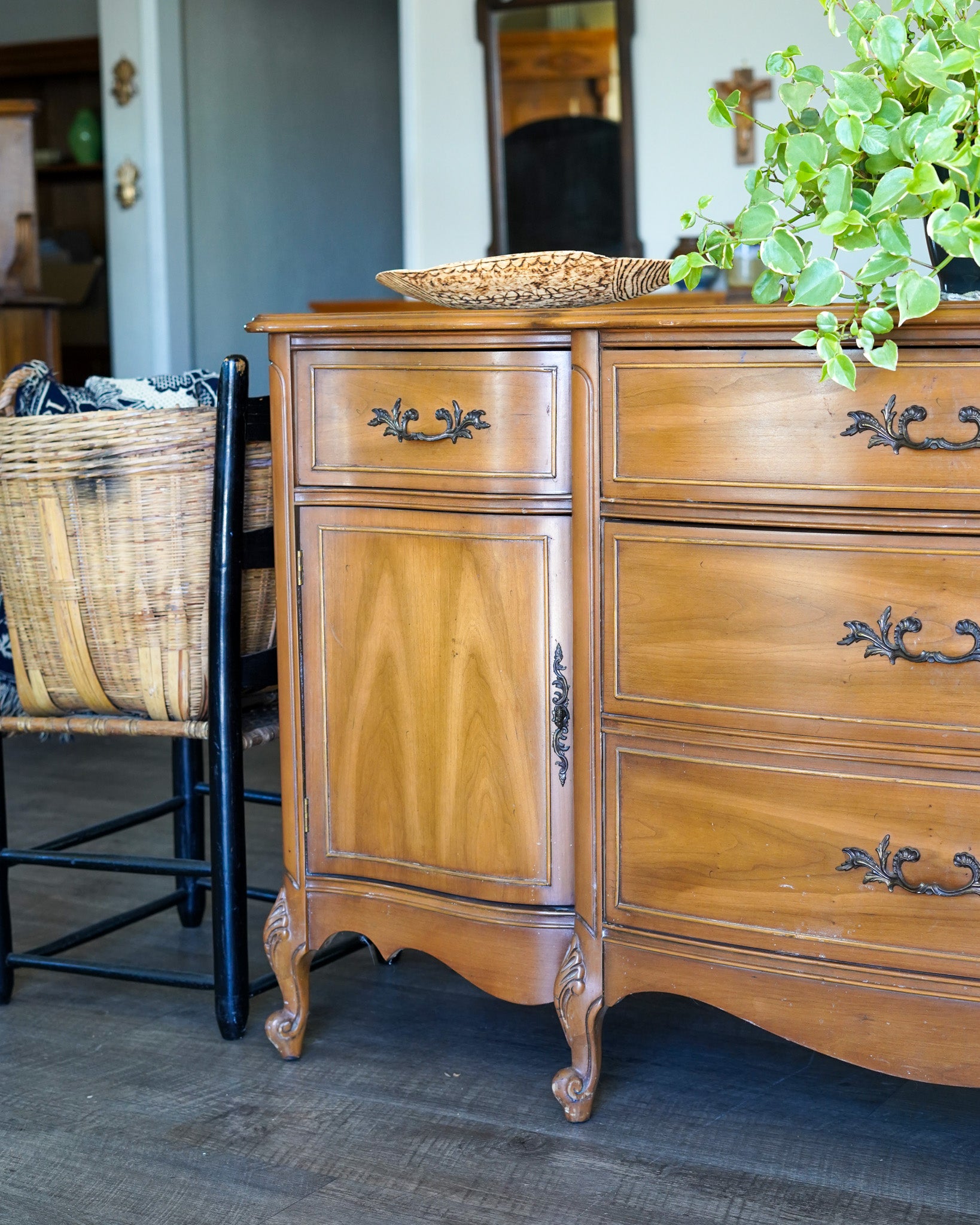 Dixie Buffet, French Provincial Style
