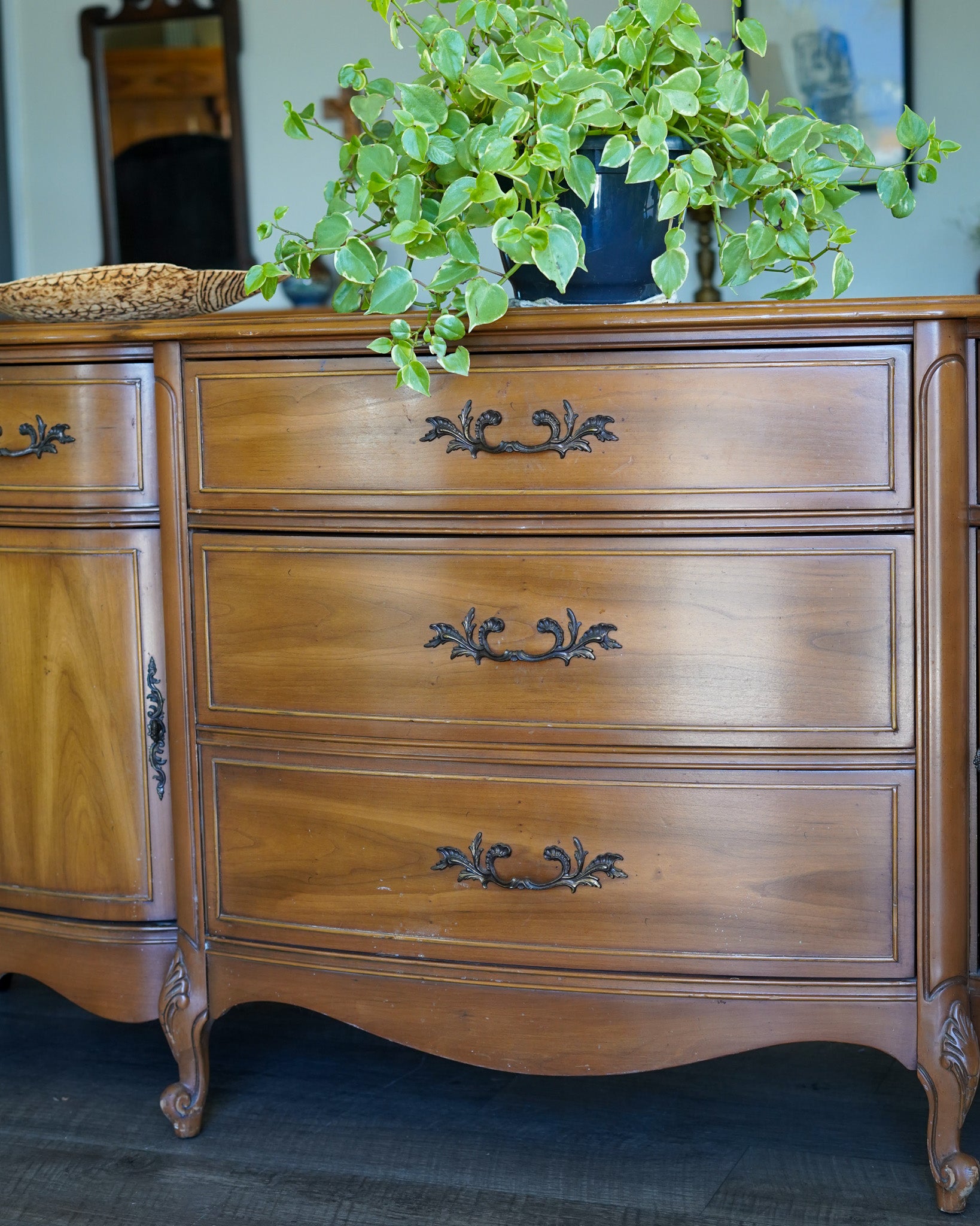 Dixie Buffet, French Provincial Style