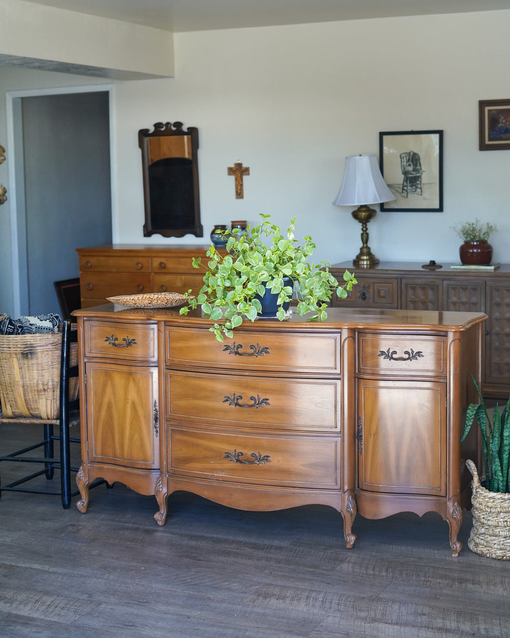 Dixie Buffet, French Provincial Style