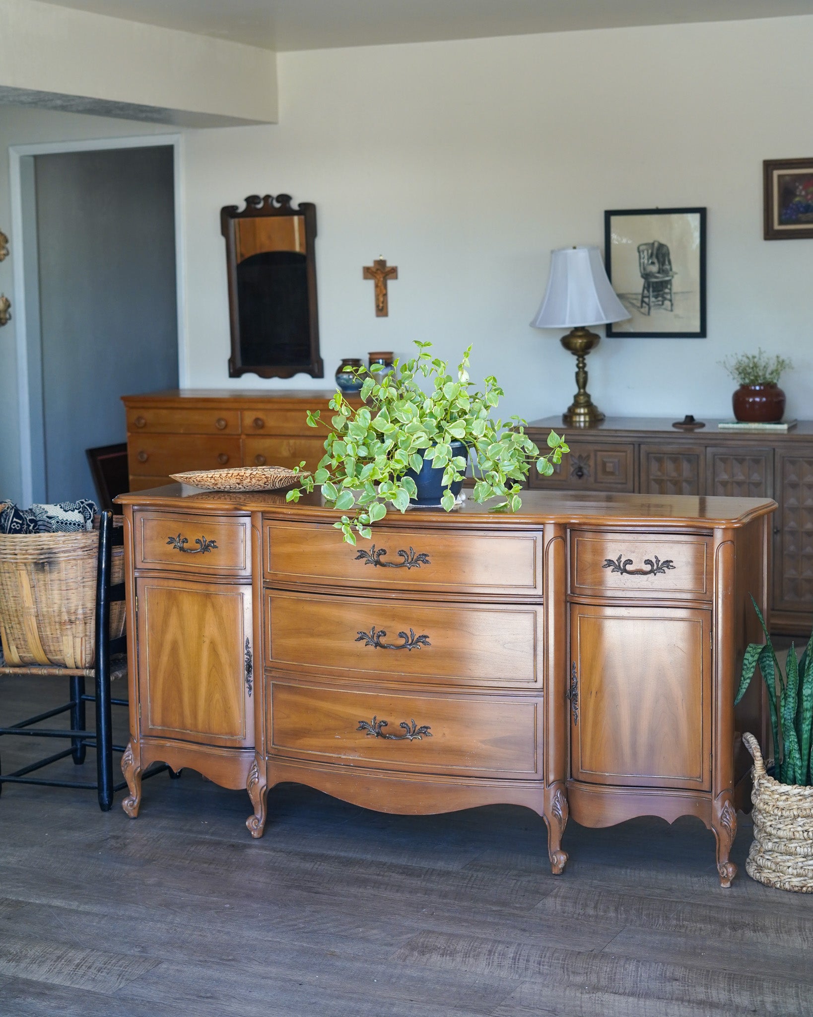 Dixie Buffet, French Provincial Style