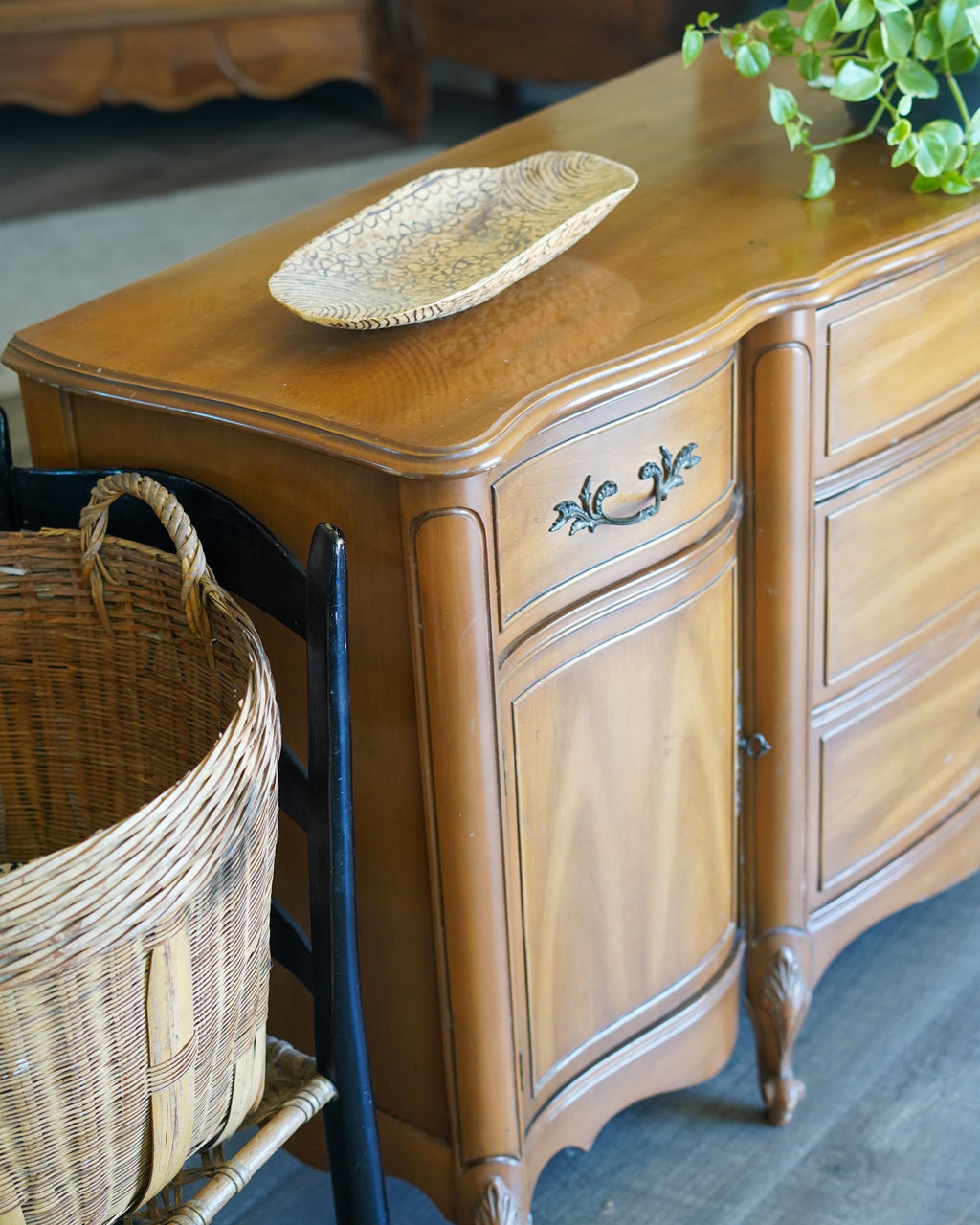 Dixie Buffet, French Provincial Style