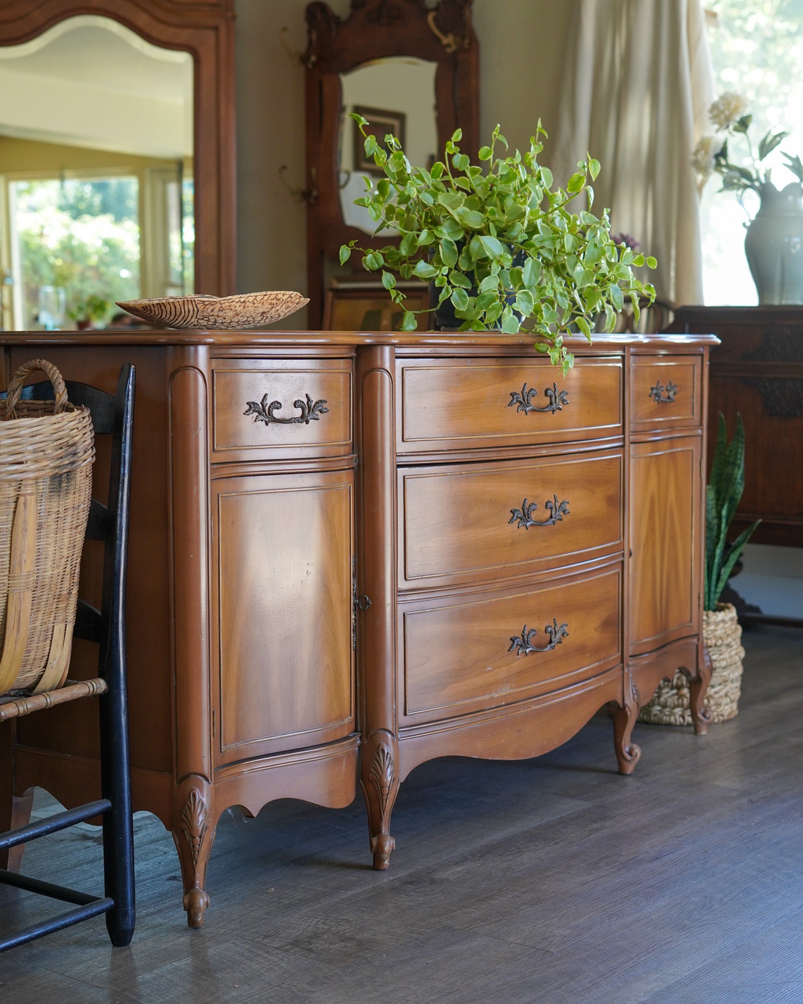 Dixie Buffet, French Provincial Style