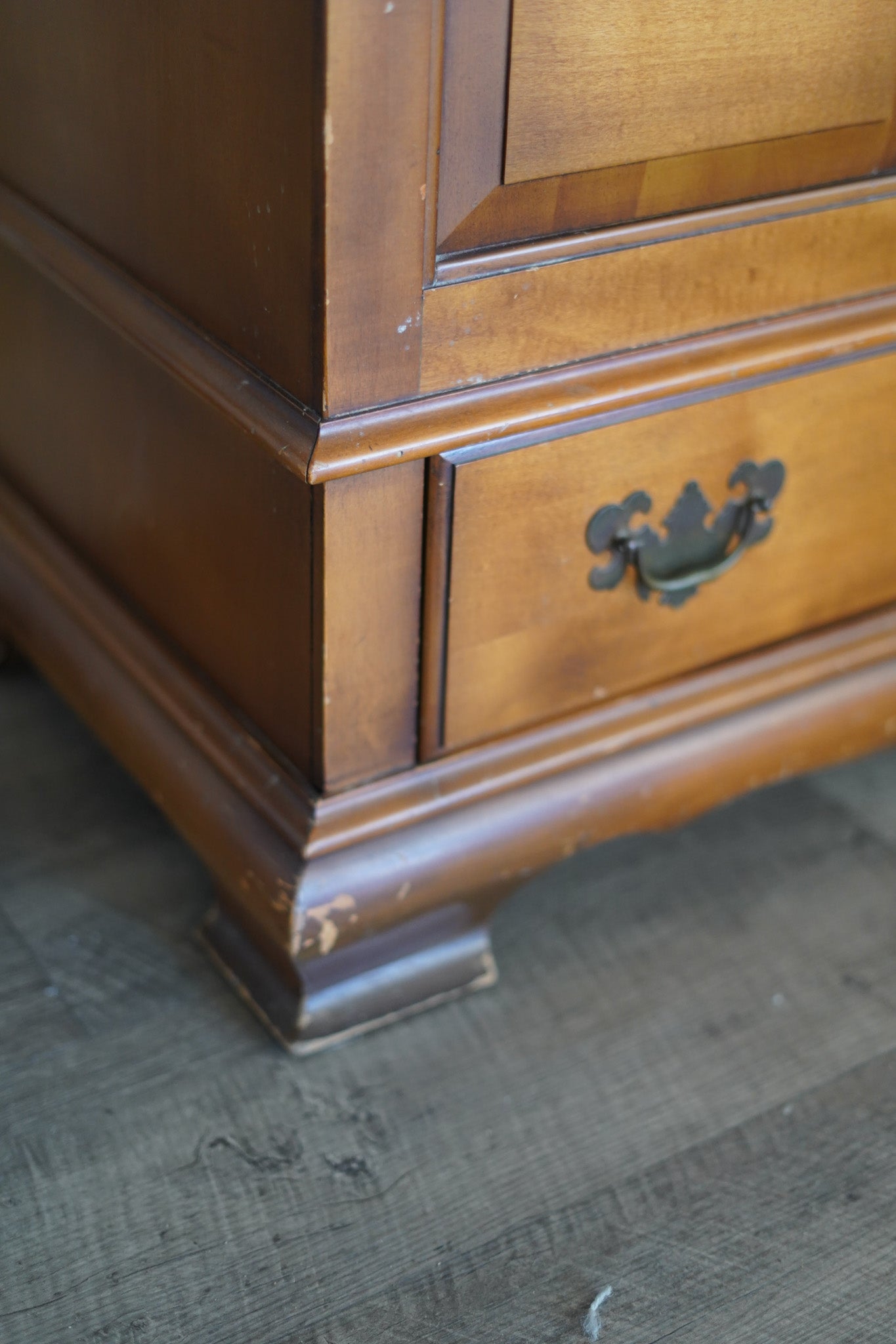 Vintage Lane Cedar Chest with Original Key